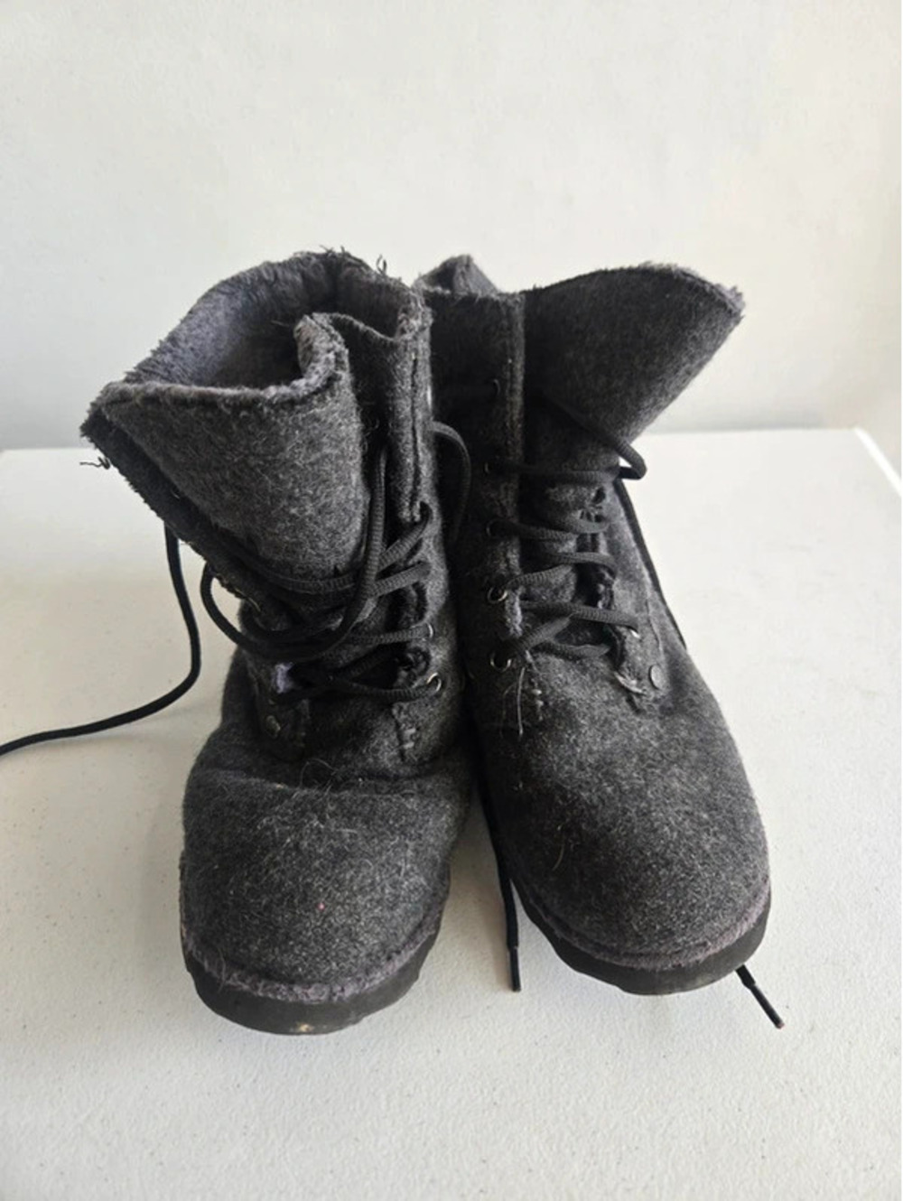 Bearpaw Women’s Black/Charcoal Wool Lace-Up Boots Size 7